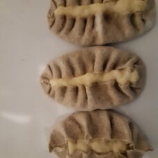 karjalanpiirakat raakapakasteena Paunolan tilan muna-autosta