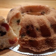 Hedelmäkakku Paunolan tilan muna-autosta